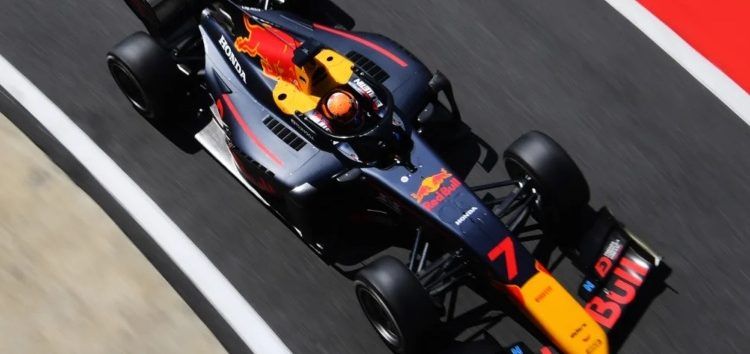 Yuki Tsunoda aprovecha el toque de los Prema y se lleva la victoria en Silverstone