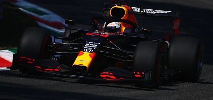 Max Verstappen queda segundo aprovechando el problema de Bottas