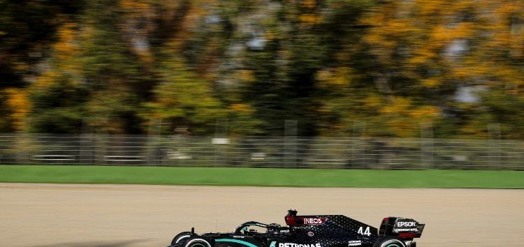 Hamilton vence en Imola y Mercedes ya es campeón de constructores; Ricciardo termina 3º