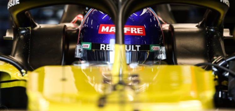 Renault enseña el casco con el que Fernando Alonso se ha estrenado con el equipo