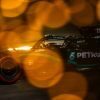 Hamilton, intratable, se lleva la pole en Bahréin; Sainz saldrá 15º tras un problema en la Q2