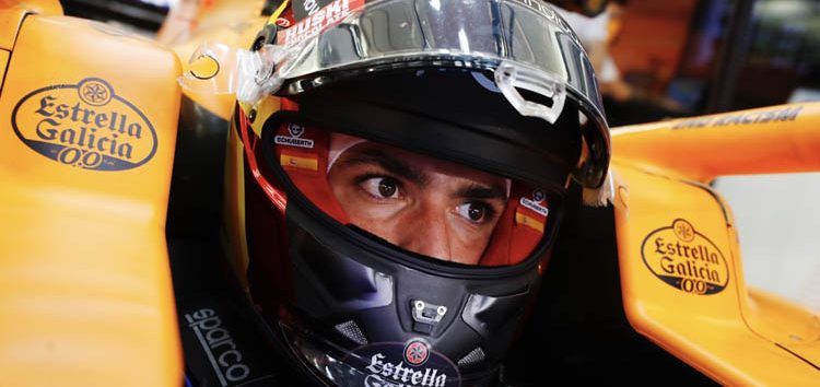 Carlos Sainz muestra su enfado tras el enésimo fallo de McLaren