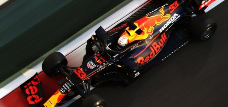 Verstappen lidera en los Libres 3 de Abu Dhabi; Mercedes guarda sus cartas de cara a clasificación