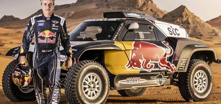 Carlos Sainz presenta sus colores de guerra para el Dakar 2021