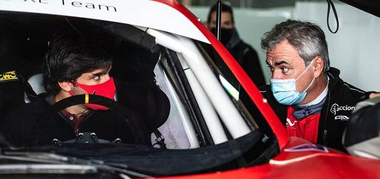 Carlos Sainz aplaude la gran adaptación de su hijo en Ferrari
