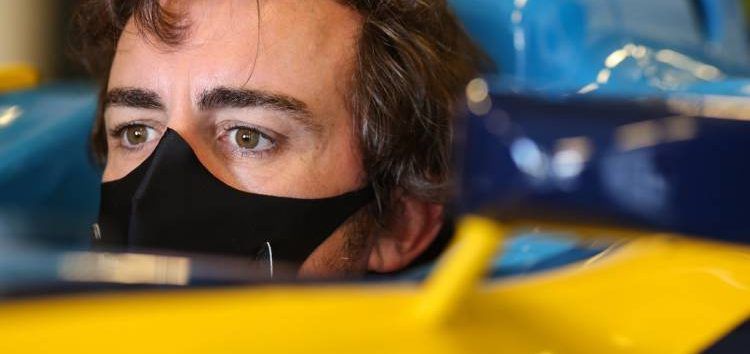Así prepara Fernando Alonso sus exhibiciones a bordo del Renault R25