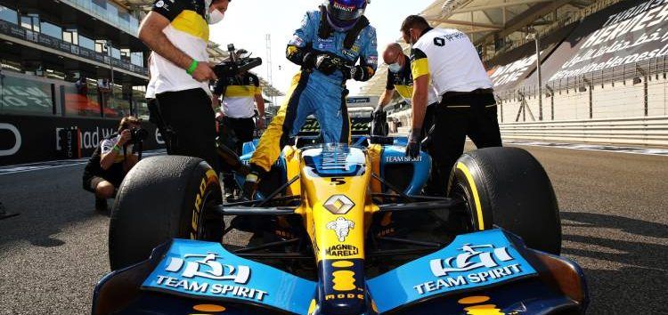 La contraria opinión de Mercedes sobre el espectáculo del Renault R25 en Abu Dhabi