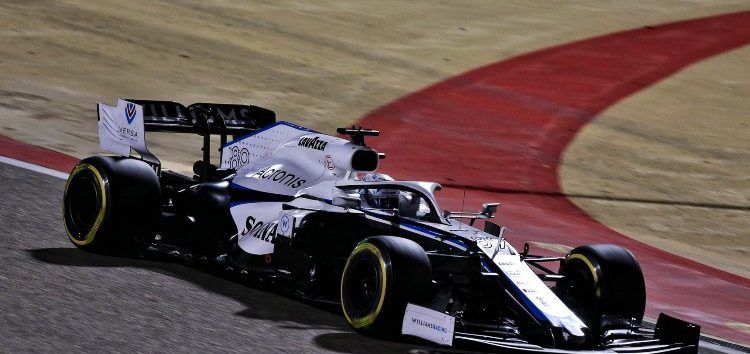 Jack Aitken sufre a manos del Williams en su debut en Fórmula 1. Nicholas Latifi se retira