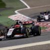 Haas completa un domingo complicado en Sakhir con ambos coches fuera de los puntos