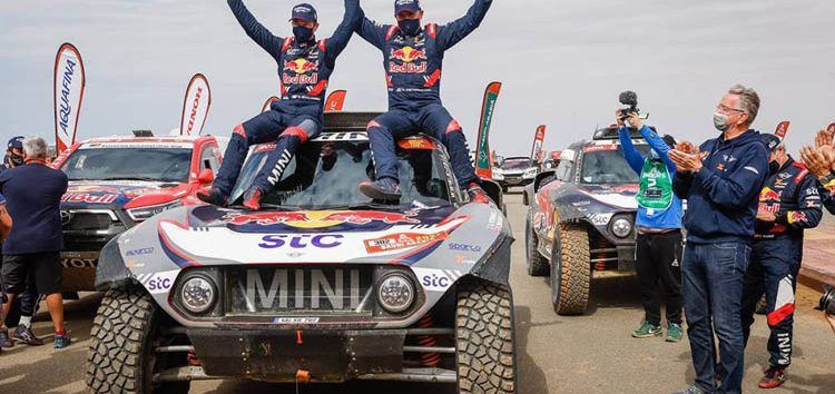 Dakar 2021; Etapa 12: Sainz se consuela con la victoria de etapa; Peterhansel se lleva el Dakar