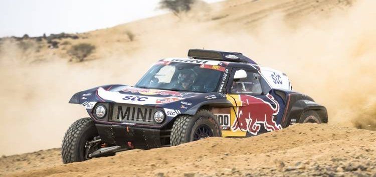 Problemas de motor lastran a Carlos Sainz en la Etapa 2 del Dakar 2021