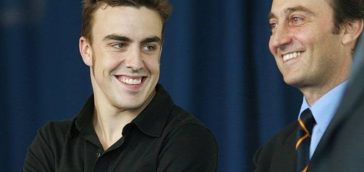 La despedida de Fernando Alonso a Adrián Campos