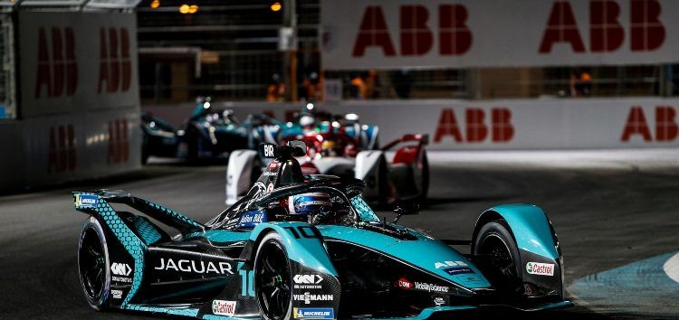 Sam Bird gana bajo régimen de bandera roja en el ePrix de Diriyah