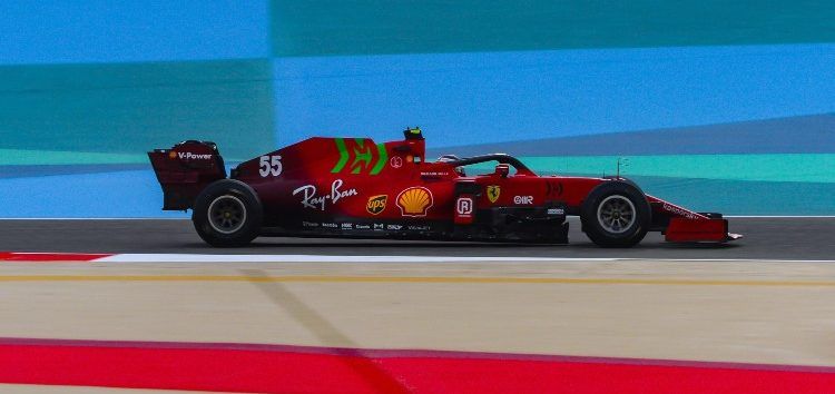El viento y la arena dificultan los primeros kilómetros de Carlos Sainz en Ferrari