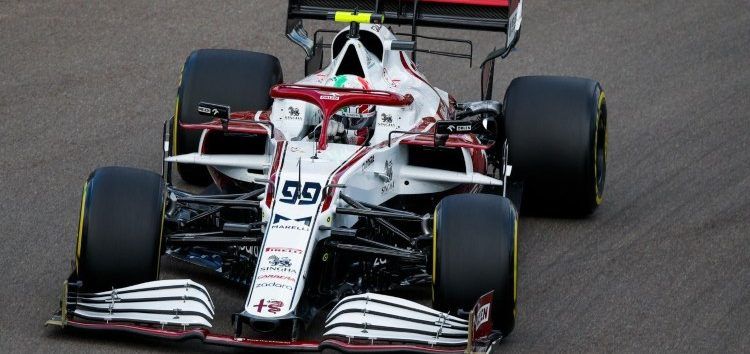 Buen viernes para Alfa Romeo en Bakú: entra con solidez en el top-10