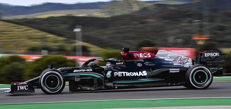 Hamilton remonta después de una mala resalida y vence en Portimao; Alonso en los puntos