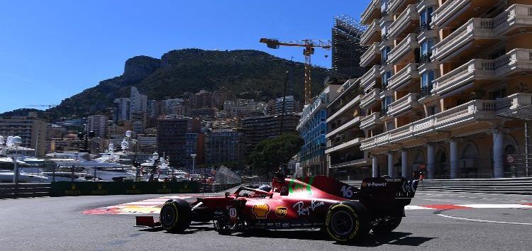 Charles Leclerc coloca a Ferrari en pole, pese a acabar contra los muros de Mónaco