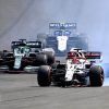 Raikkonen chocó con Giovinazzi en Portugal por ir distraído con el volante