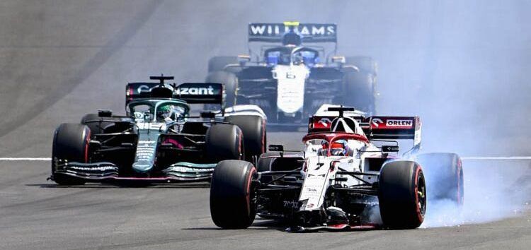 Raikkonen chocó con Giovinazzi en Portugal por ir distraído con el volante