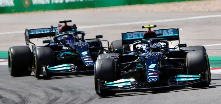Bottas denuncia que su coche no es igual al de Hamilton