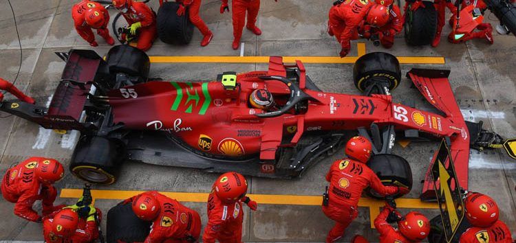 El excepcional gesto que Carlos Sainz ha tenido con los mecánicos de Ferrari