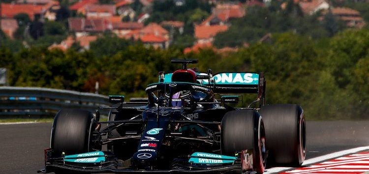 Lewis consigue la Pole Position: «La mejora del coche es realmente importante»
