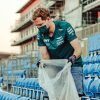 La calidad humana de Vettel es innegable: limpió Silverstone, literalmente