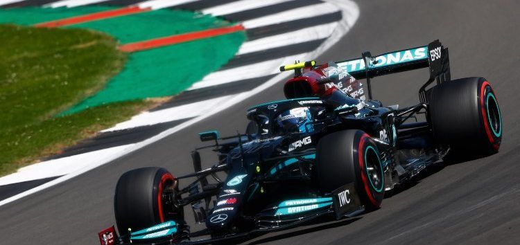 Mercedes muestra su dominio en los primeros libres de Hungría