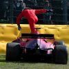 Ferrari se ve obligada a cambiar el chasis del coche de Charles Leclerc