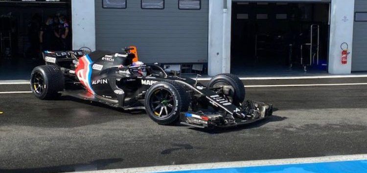 Una avería de Alpine F1 estropea los test de Pirelli con los neumáticos de mojado
