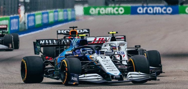 Williams consigue puntuar en la carrera más entretenida de la temporada