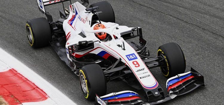 Nikita Mazepin saca pecho en la clasificación al sprint de Monza