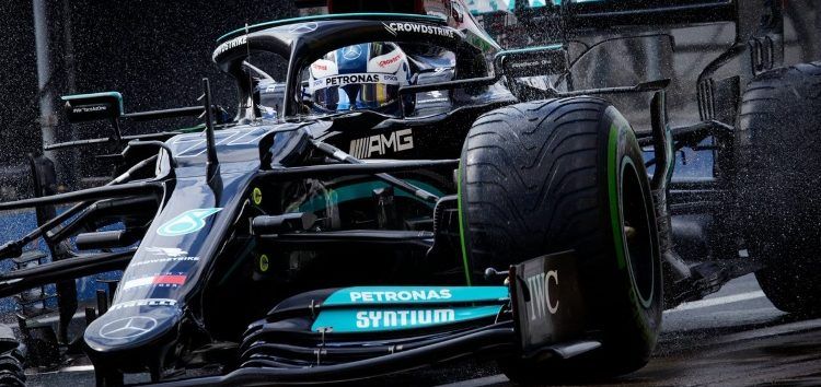 Bottas gana en Turquía en una carrera pasada por agua; Sainz remonta hasta la octava posición