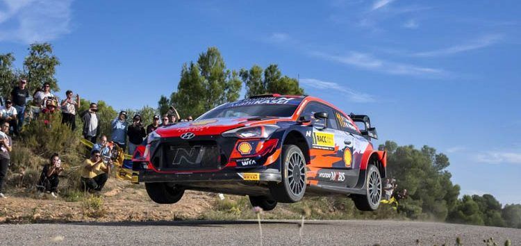 Rally de Catalunya 2021: Neuville aprovecha un susto mundial de Evans