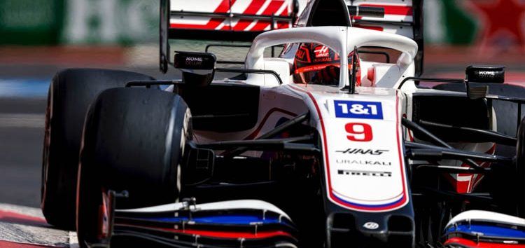 Haas termina último con un monoplaza tras el accidente de Mick Schumacher