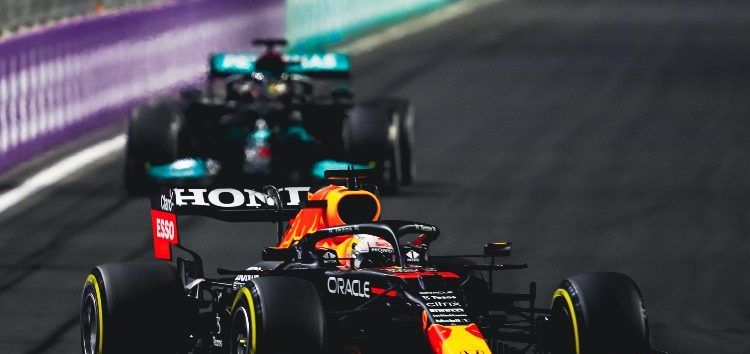Max Verstappen se defiende tras la polémica: «Quería dejar pasar a Hamilton pero él no quiso adelantarme»