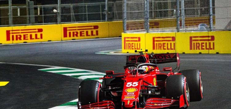 Carlos Sainz pierde el top 5 después de un pequeño toque con el muro
