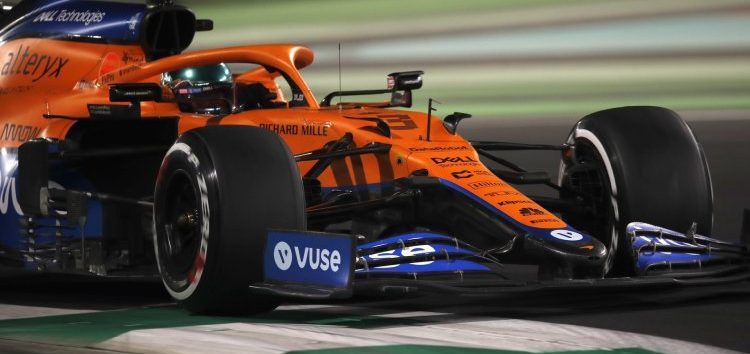 Los McLaren están fuera de lugar en los entrenamientos de Arabia Saudí