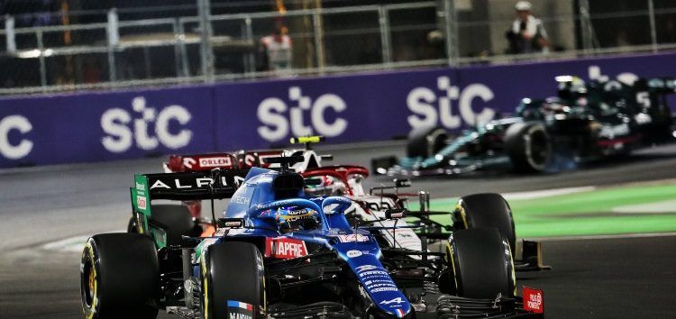 Fernando Alonso, descontento en Arabia Saudí: «Un domingo bastante feo»