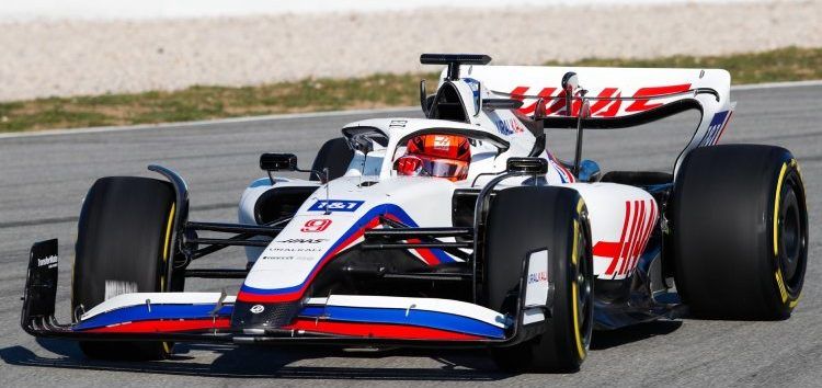 ¡Al descubierto! El Haas VF-22 sorprende a todos rodando en Barcelona