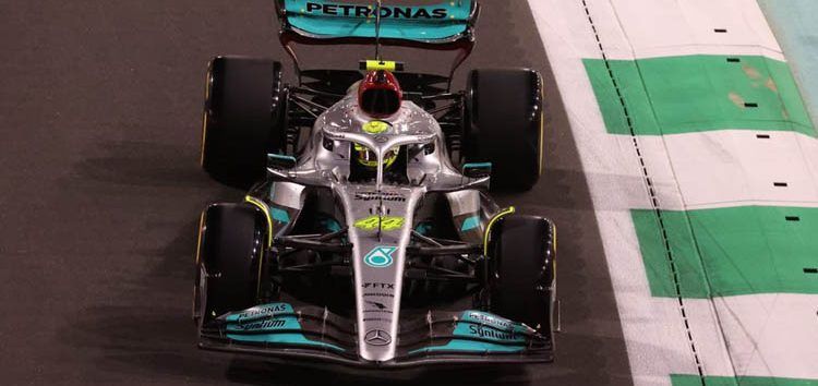 Lewis Hamilton rasca un punto en un fin de semana para olvidar en Jeddah