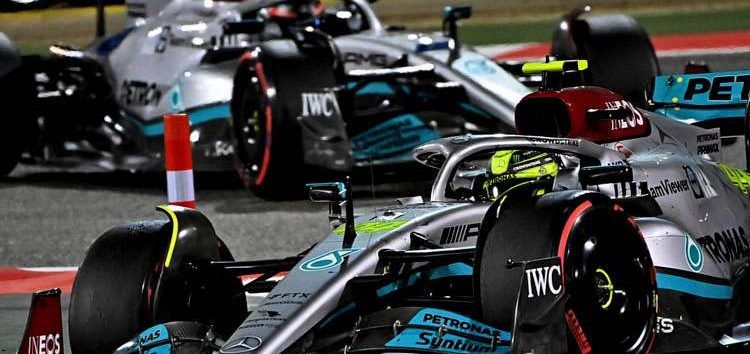 George Russell muestra desinterés en su batalla con Lewis Hamilton