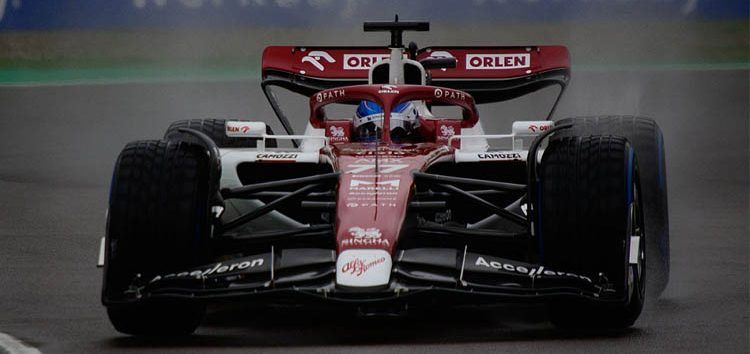 Valtteri Bottas lidera unos Libres 1 de Silverstone pasados por agua y con poco rodaje