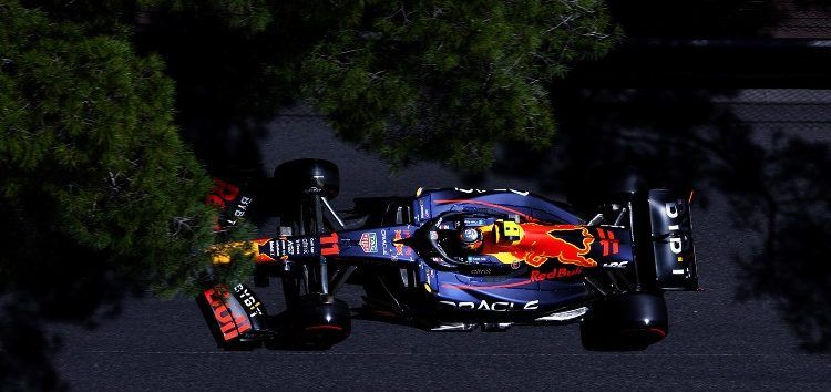 Sergio Pérez termina por delante de Max Verstappen en los libres de Bakú