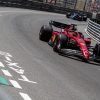 Charles Leclerc vuela sobre las calles de Mónaco y Carlos Sainz completa la primera línea de Ferrari