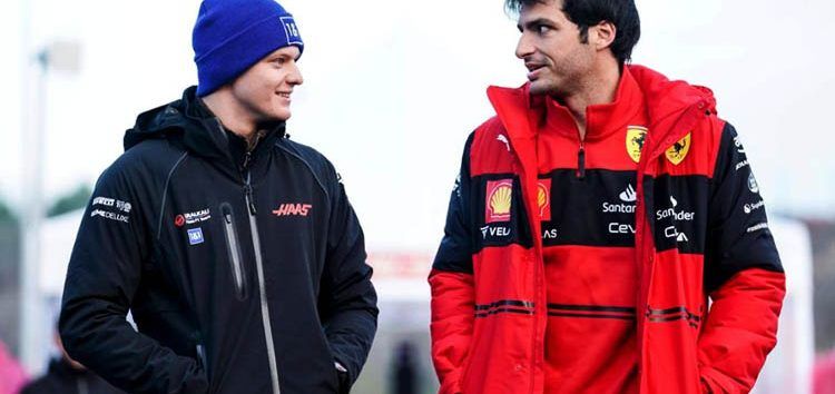 Mick Schumacher habla abiertamente sobre la renovación de Carlos Sainz