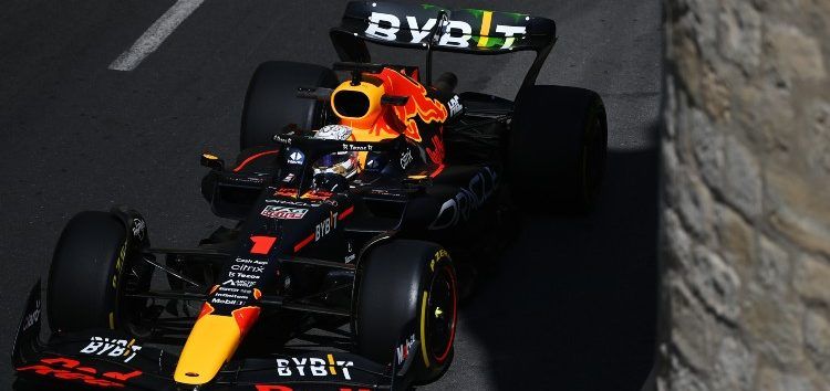 Max Verstappen triunfa en las calles de Bakú ante un dramático doble cero para Ferrari