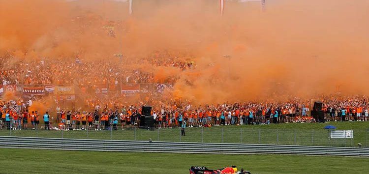 Verstappen critica a los aficionados ‘estúpidos’ que lanzaron bengalas a la pista de Zandvoort