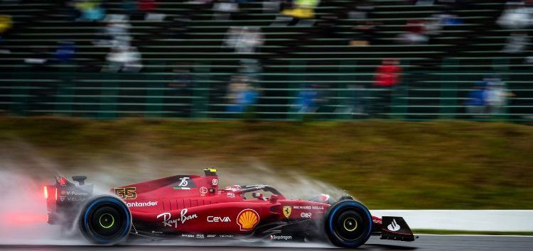 Carlos Sainz, contra el muro en Suzuka: «Me he encontrado con un charco y he perdido el coche»