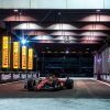 Charles Leclerc vuela bajo la noche de Marina Bay y se lleva la pole position en Singapur